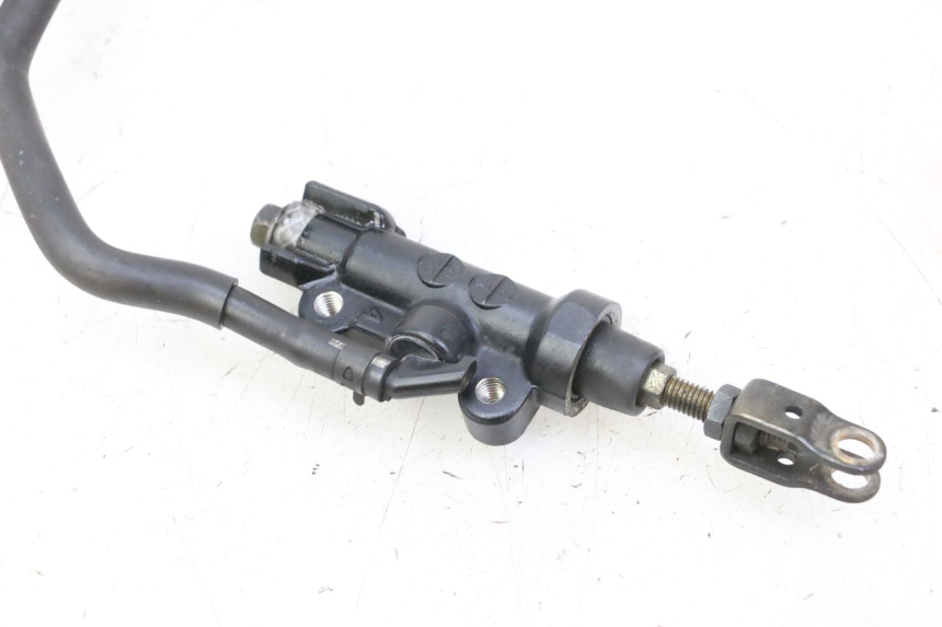 photo de REAR BRAKE MASTER CYLINDER YAMAHA FZ6 N FAZER 600 (2004 - 2006)