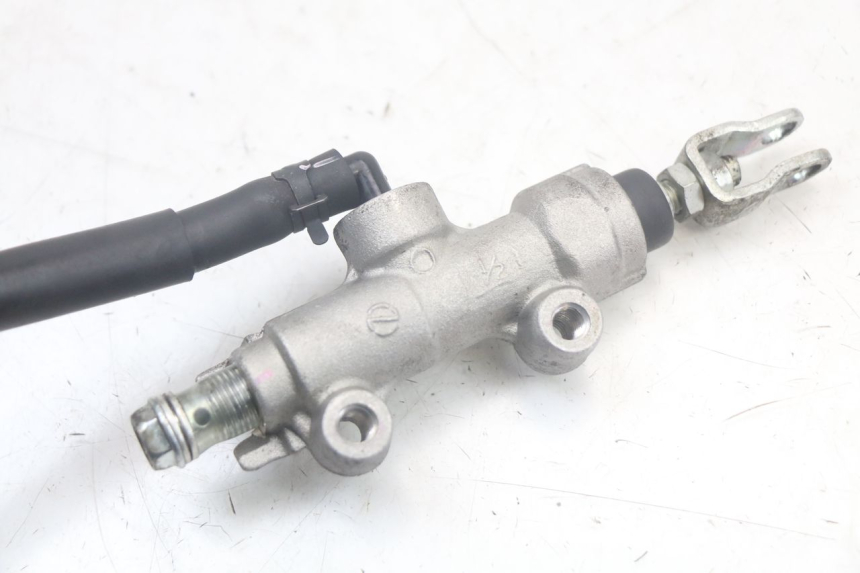 photo de REAR BRAKE MASTER CYLINDER KAWASAKI ER-6 ER6 N 650 (2012 - 2016)