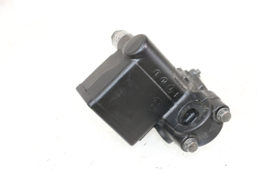 photo de REAR BRAKE MASTER CYLINDER PEUGEOT SATELIS 125 (2013 - 2018) - Alternative perspective