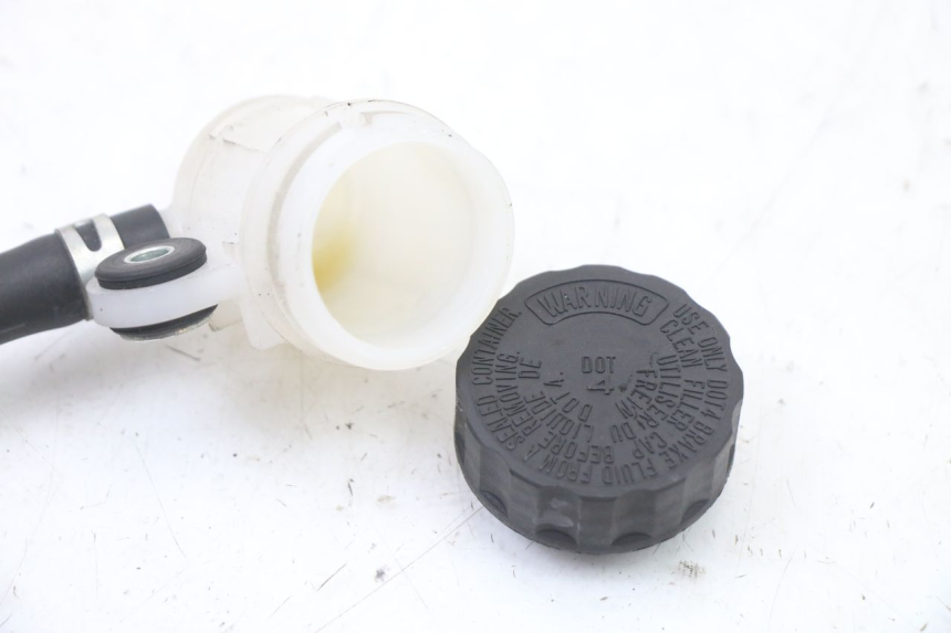 photo de REAR BRAKE MASTER CYLINDER YAMAHA TRACER 7 700 (2020 - 2024) - Alternative perspective