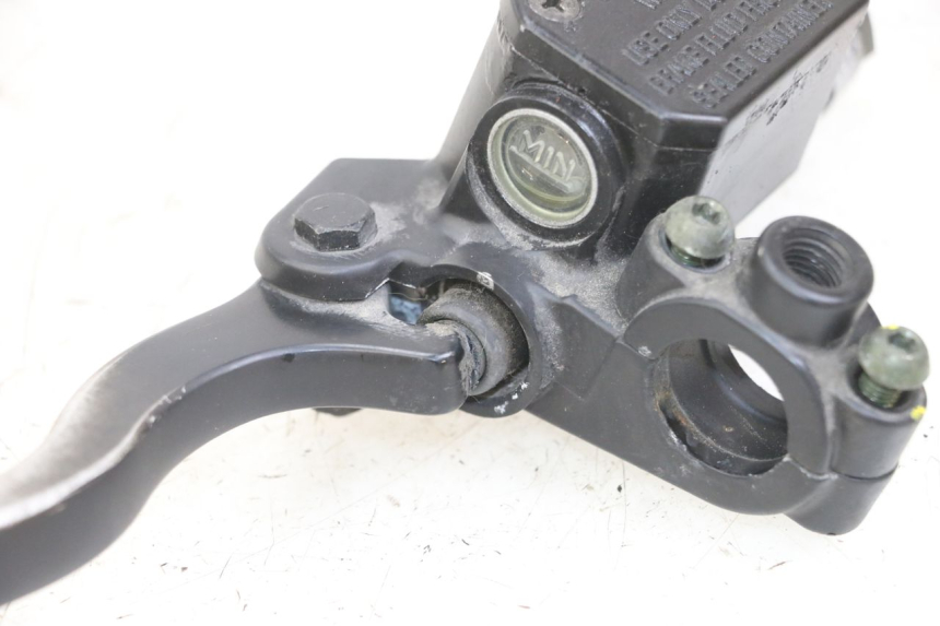 photo de REAR BRAKE MASTER CYLINDER PIAGGIO XEVO - X EVO 125 (2007 - 2016) - Alternative perspective