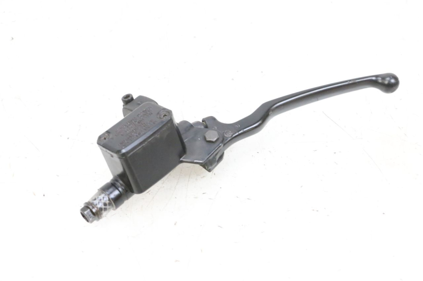 photo de REAR BRAKE MASTER CYLINDER YAMAHA YP MAJESTY 125 (2002 - 2006) - Technical close-up