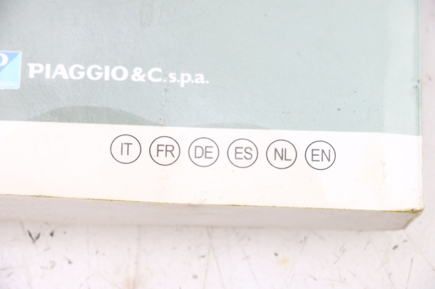 photo de USER MANUAL PIAGGIO VESPA GTS SUPER IE 125 (2009 - 2016) - Product overview