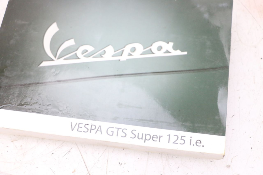 photo de USER MANUAL PIAGGIO VESPA GTS SUPER IE 125 (2009 - 2016) - Surface and material condition