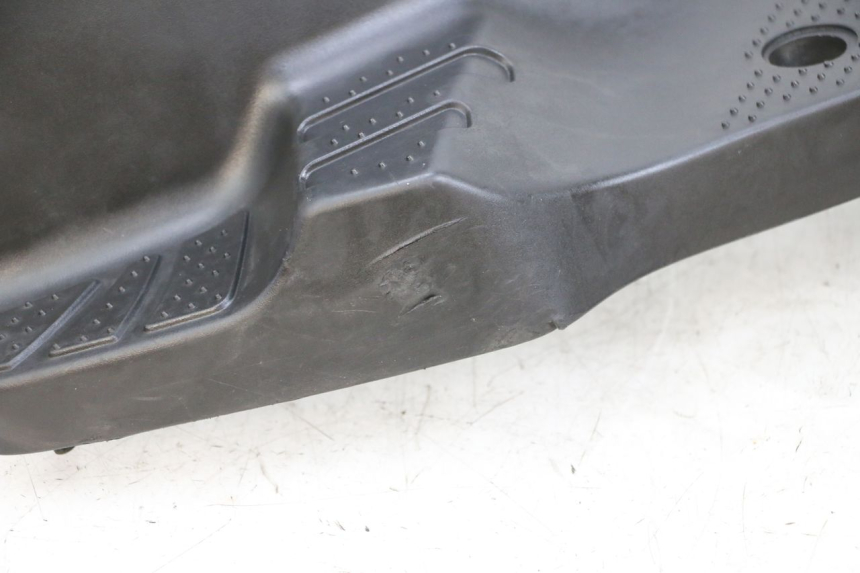 photo de FOOTREST SYM CROX 4T 50 (2016 - 2023) - Surface and material condition