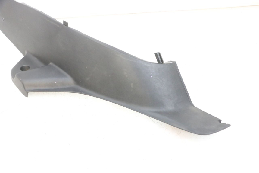 photo de RIGHT FLOOR PANEL PEUGEOT ELYSEO 125 (1999 - 2004) - Fixing points details