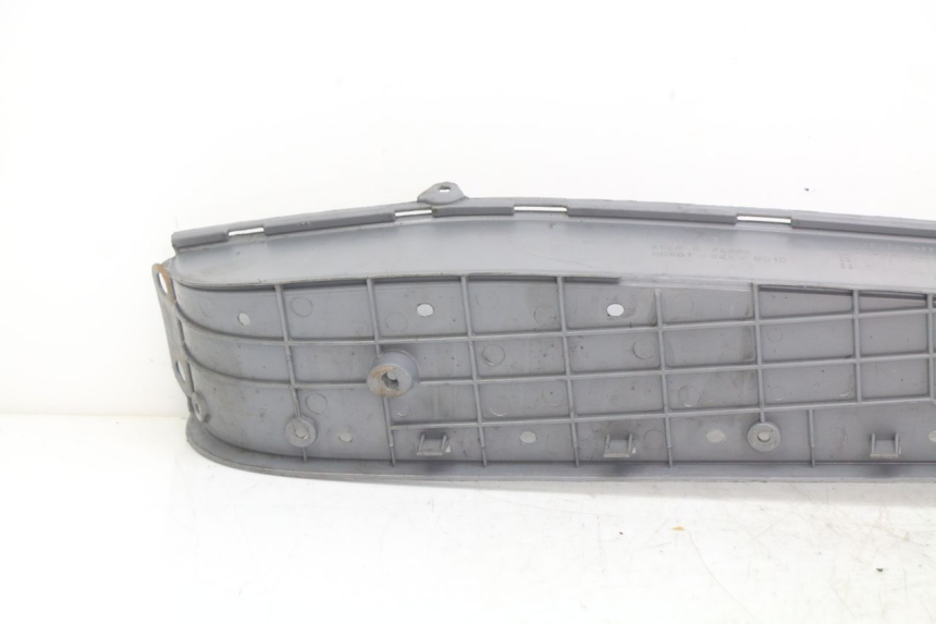 photo de RIGHT FOOTREST HONDA FES PANTHEON 2T 125 (1998 - 2002)