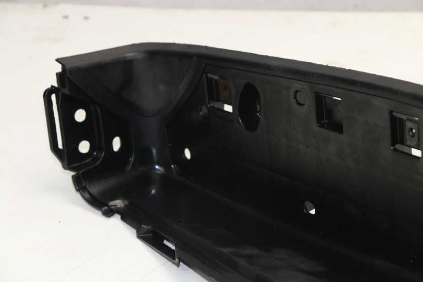 photo de RIGHT FLOOR PANEL HONDA FES S-WING SWING 125 (2007 - 2015) - Surface and material condition