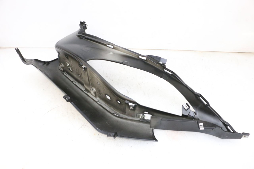 photo de RIGHT FLOOR PANEL PIAGGIO MP3 HPE 300 (2019 - 2026) - Alternative perspective
