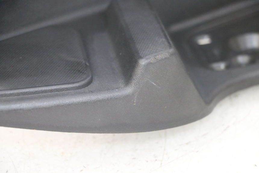 photo de RIGHT FOOTREST PIAGGIO MP3 RL 250 (2007 - 2010) - Surface and material condition