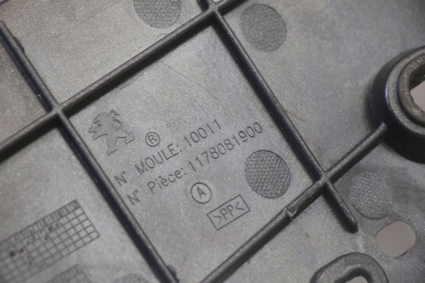 photo de RIGHT FLOOR PANEL PEUGEOT SATELIS 125 (2013 - 2018)