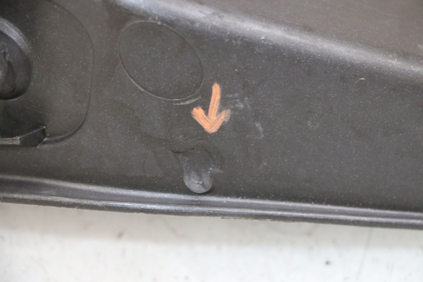 photo de RIGHT FOOTREST PIAGGIO X8 125 (2004 - 2007) - Zoom on usage condition