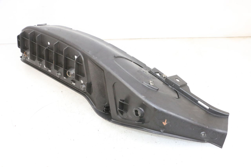 photo de RIGHT FOOTREST PIAGGIO X8 125 (2004 - 2007) - Alternative perspective