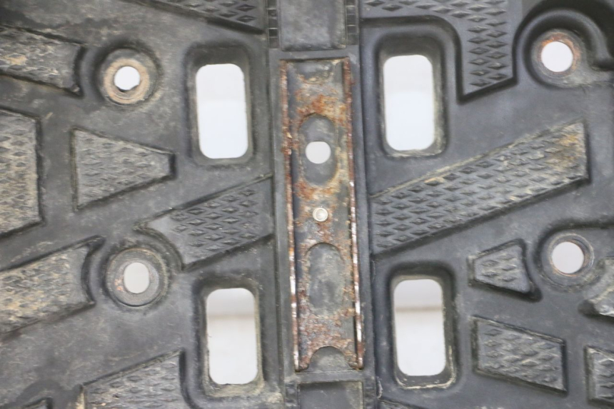 photo de RIGHT FLOOR PANEL YAMAHA YFM GRIZZLY 550 (2008 - 2015)