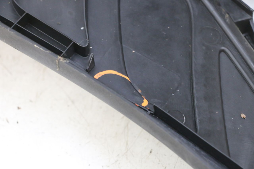 photo de FOOTREST PEUGEOT ELYSEO 125 (1999 - 2004) - Distinctive features