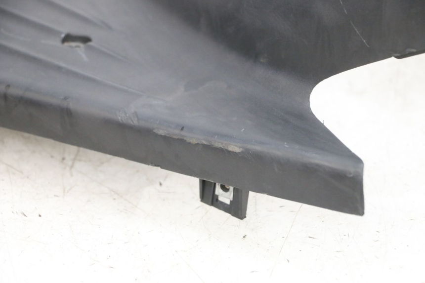 photo de FOOTREST PIAGGIO FLY 4T 50 (2013 - 2017) - Surface and material condition