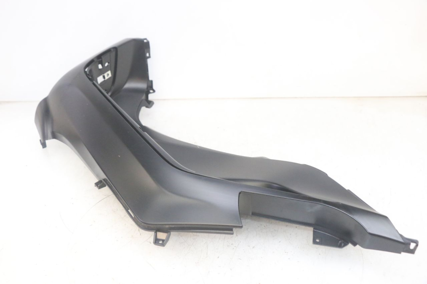 photo de LEFT FLOOR PANEL PIAGGIO MP3 HPE 300 (2019 - 2026) - Markings and original references
