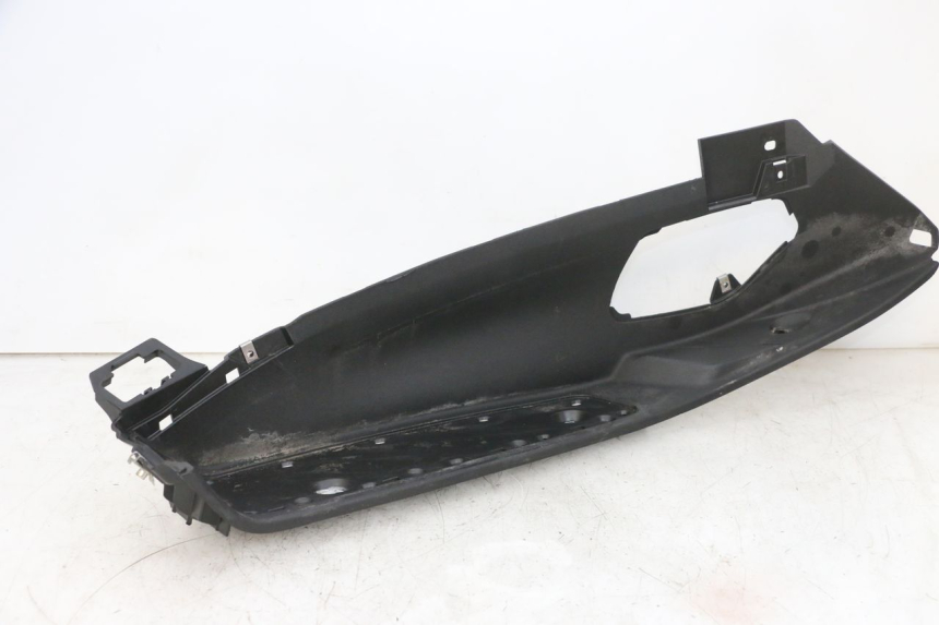 photo de LEFT FLOOR PANEL PIAGGIO MP3 500 (2016 - 2018) - Distinctive features