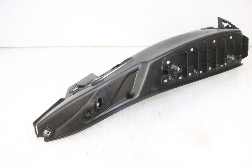 photo de LEFT FLOOR PANEL PIAGGIO MP3 500 (2016 - 2018) - Technical close-up