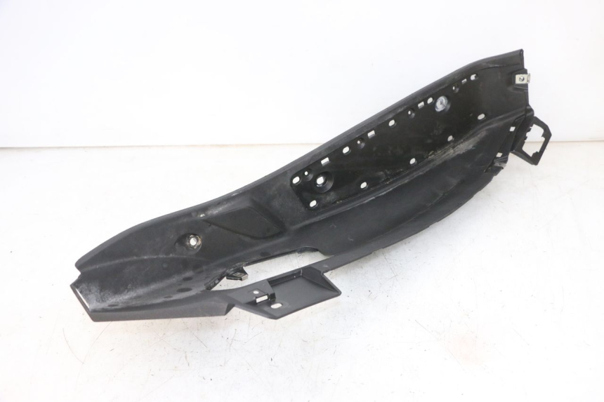 photo de LEFT FLOOR PANEL PIAGGIO MP3 500 (2016 - 2018) - Surface and material condition
