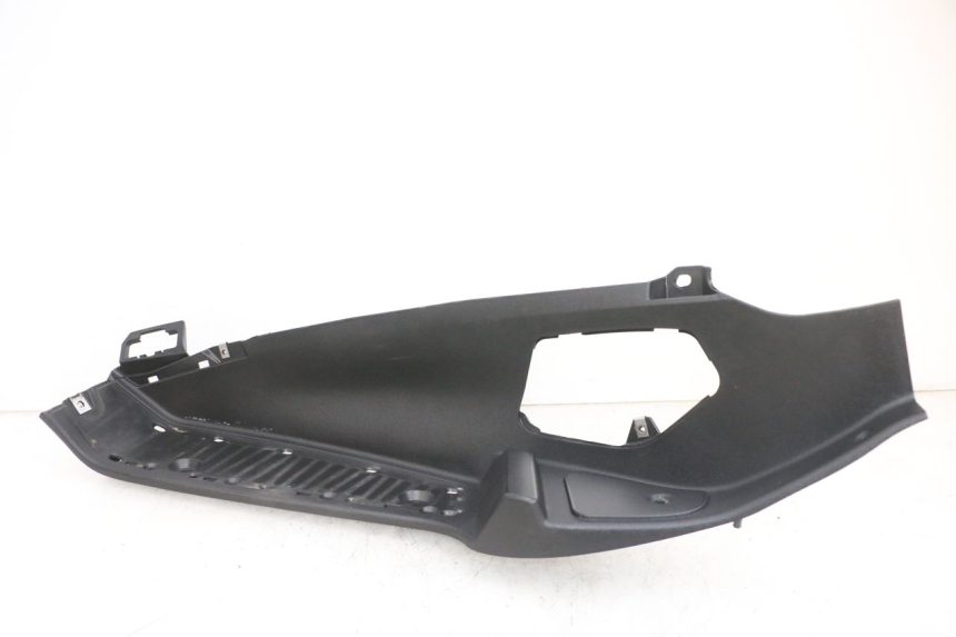photo de LEFT FLOOR PANEL PIAGGIO MP3 RL 250 (2007 - 2010) - Fixing points details