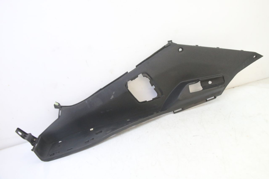 photo de LEFT FLOOR PANEL PEUGEOT SATELIS 125 (2013 - 2018)