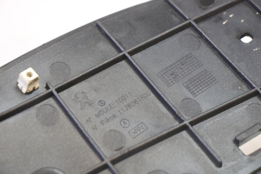 photo de LEFT FLOOR PANEL PEUGEOT SATELIS 125 (2013 - 2018)