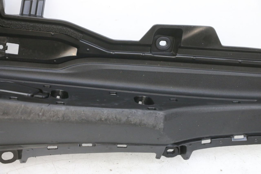 photo de LEFT FLOOR PANEL YAMAHA TRICITY 300 (2020 - 2024) - Alternative angle