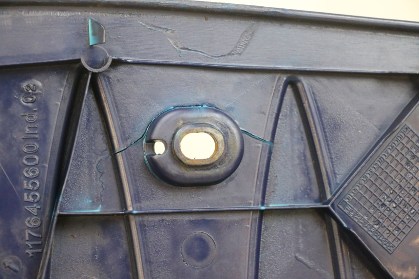 photo de FOOTREST PEUGEOT LUDIX 50 (2008 - 2017) - Technical close-up