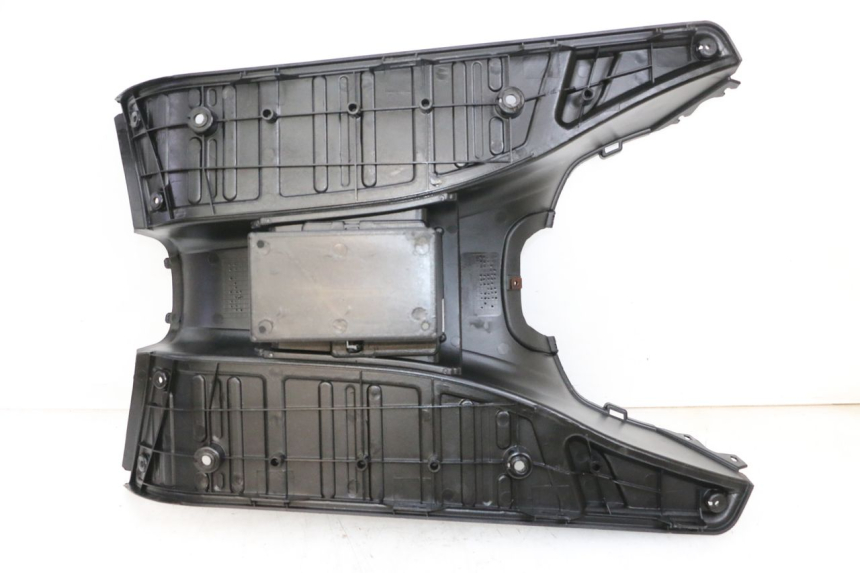 photo de FLOOR PANEL JM MOTORS OLDIES GT 4T 50 (2018 - 2025) - Technical close-up