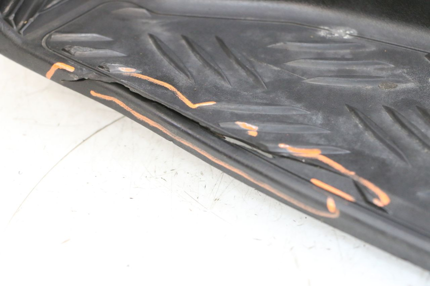 photo de FLOOR PANEL PEUGEOT SPEEDFIGHT 4 4T EFI 50 (2021 - 2025) - Detailed visual inspection