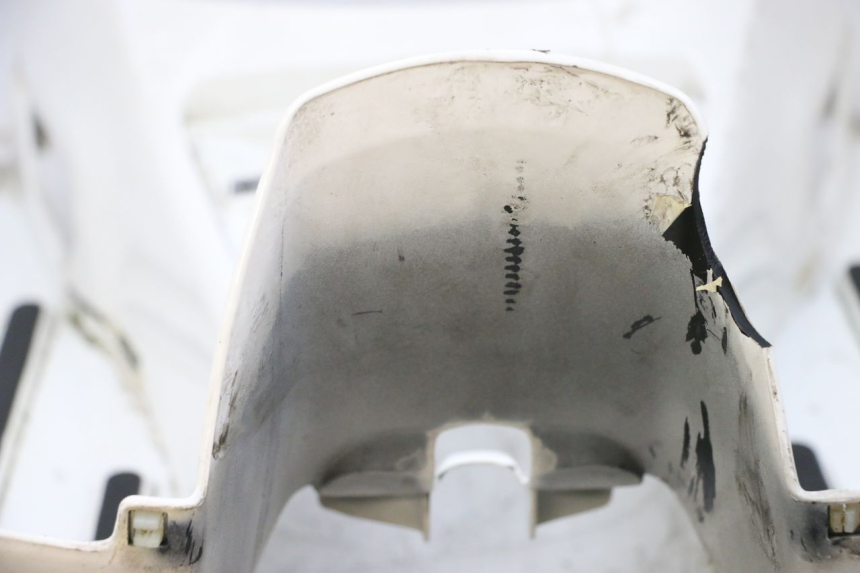 photo de FLOOR PANEL PIAGGIO VESPA GTS SUPER IE 125 (2009 - 2016) - Fixing points details