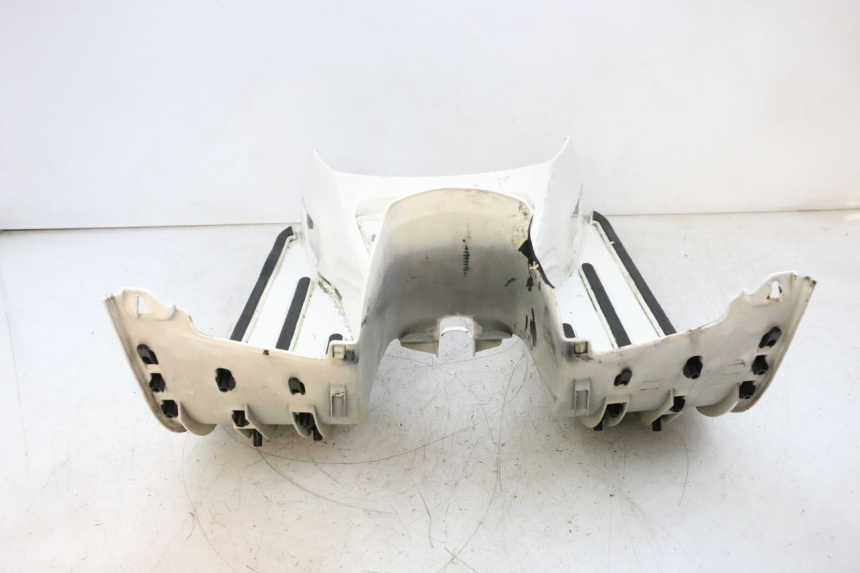 photo de FLOOR PANEL PIAGGIO VESPA GTS SUPER IE 125 (2009 - 2016) - Surface and material condition