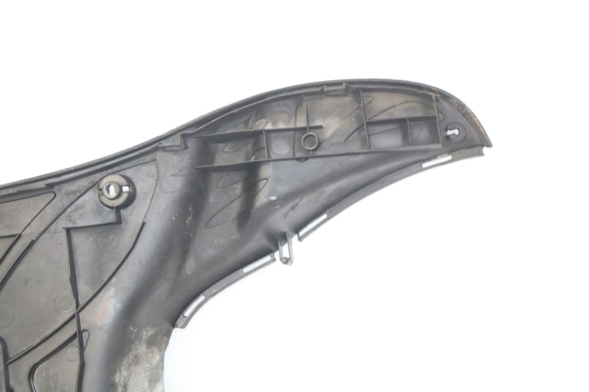 photo de FOOTREST KYMCO VITALITY 2T 50 (2004 - 2010) - Surface and material condition