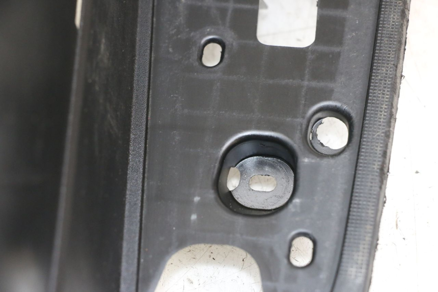 photo de FOOTREST YAMAHA XMAX X-MAX 125 (2006 - 2009) - Component detail