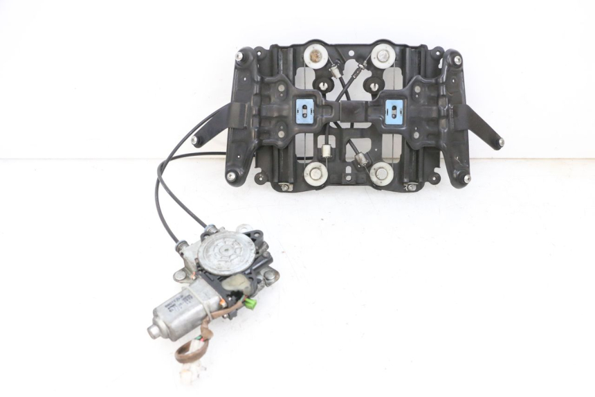 photo de SCREEN ENGINE SUZUKI BURGMAN 650 (2013 - 2020)