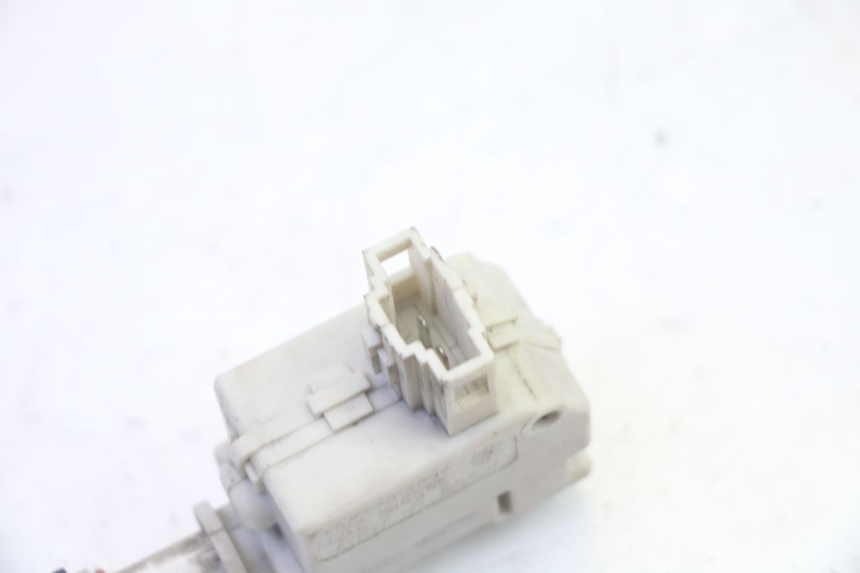 photo de SEAT LOCK ENGINE PIAGGIO MP3 RL 250 (2007 - 2010) - Zoom on usage condition