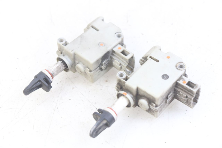 photo de TRUNK OPENING MOTOR PIAGGIO MP3 LT 400 (2007 - 2012)