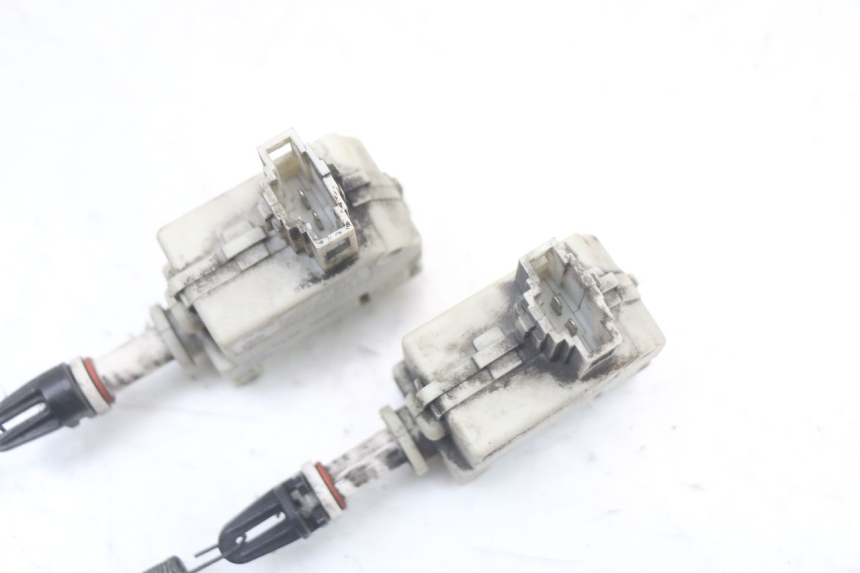 photo de SEAT LOCK ENGINE PIAGGIO XEVO - X EVO 125 (2007 - 2016) - Alternative perspective