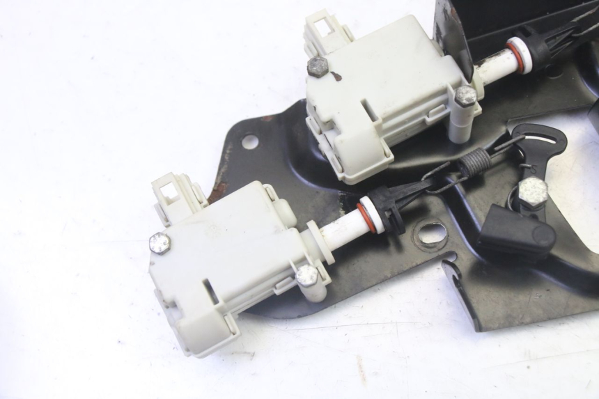 photo de SEAT LOCK ENGINE PIAGGIO XEVO - X EVO 125 (2007 - 2016)