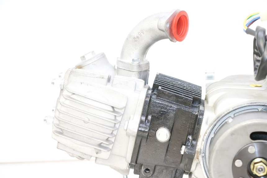 photo de ENGINE APOLLO RFZ 125 - Alternative angle