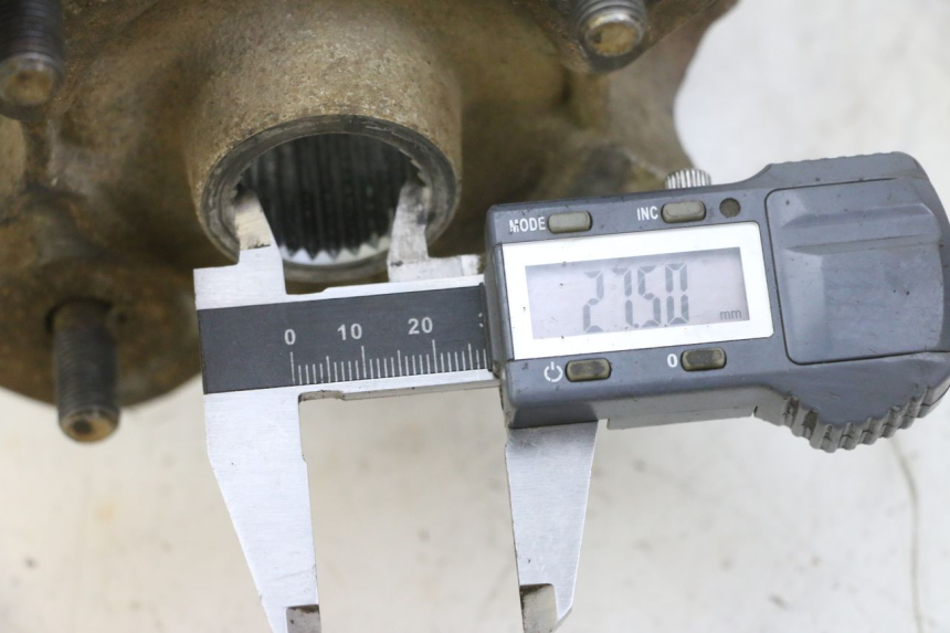 photo de REAR WHEEL HUB YAMAHA YFM GRIZZLY 550 (2008 - 2015)