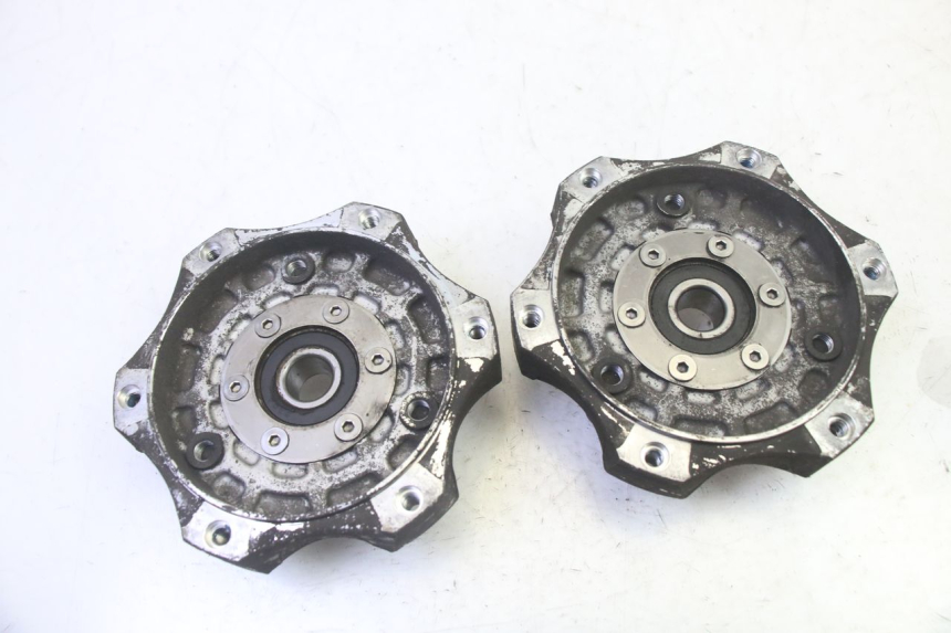 photo de FRONT WHEEL HUB QUADRO 4 4D 350 (2015 - 2018)