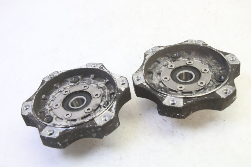 photo de FRONT WHEEL HUB QUADRO 4 4D 350 (2015 - 2018)