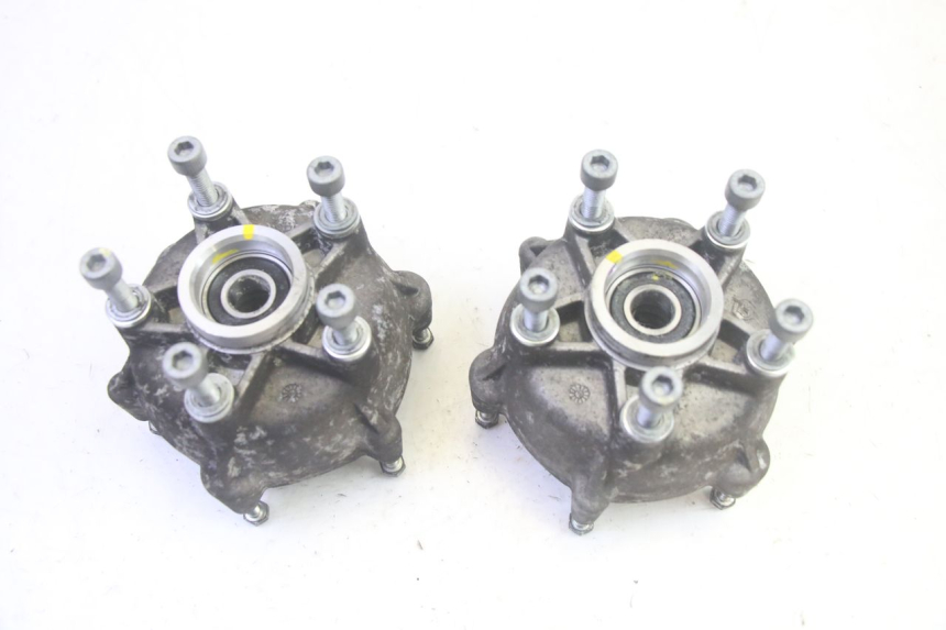 photo de FRONT WHEEL HUB PIAGGIO MP3 HPE 350 (2018 - 2020) - Zoom on usage condition