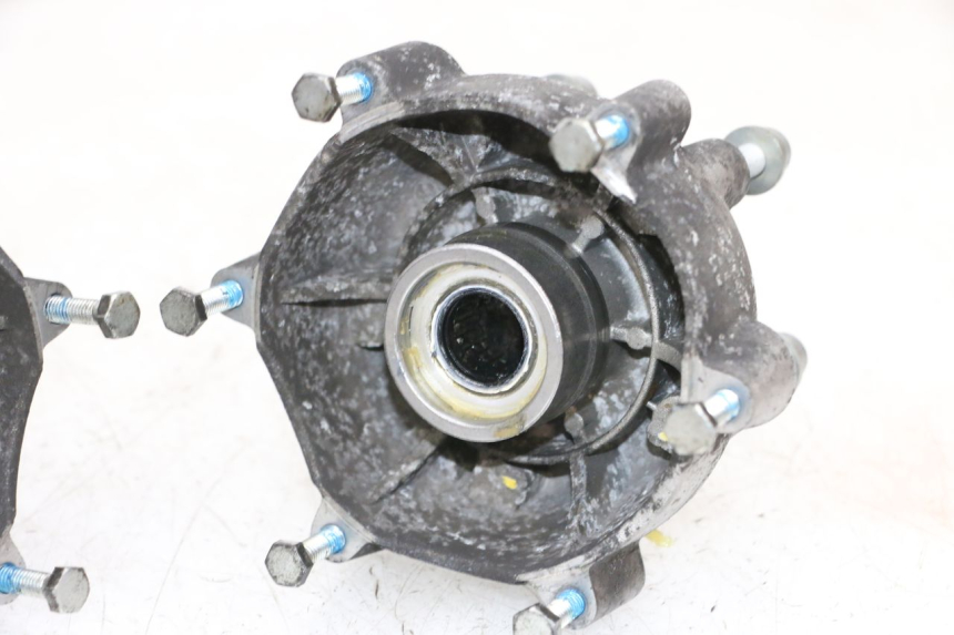 photo de FRONT WHEEL HUB PIAGGIO MP3 HPE 300 (2019 - 2026) - Surface and material condition
