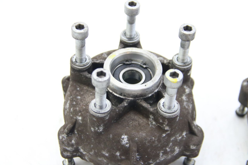 photo de FRONT WHEEL HUB PIAGGIO MP3 125 (2006 - 2014)