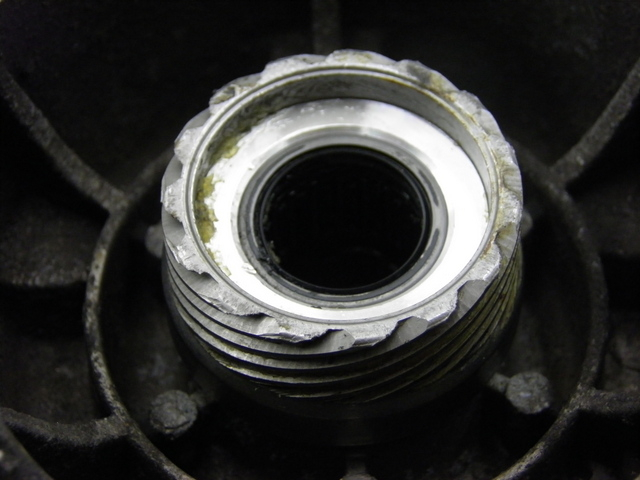 photo de FRONT WHEEL HUB PIAGGIO MP3 RL 125 (2008 - 2009) - Technical close-up