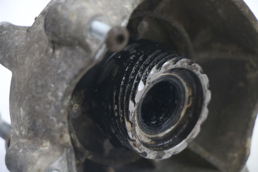 photo de FRONT WHEEL HUB PIAGGIO VESPA GRANTURISMO 125 (2003 - 2007)