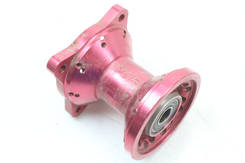 photo de FRONT WHEEL HUB YCF PIT BIKE 125 (2010 - 2018)